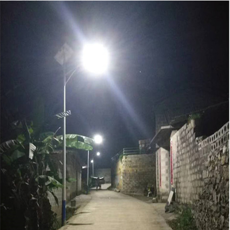 太陽能路燈不亮大都是蓄電池報廢--太陽能路燈維修怎樣選擇蓄電池呢?